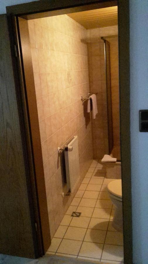 Altes Saengerheim Hotel Quierschied Bagian luar foto