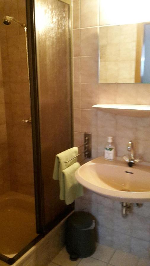 Altes Saengerheim Hotel Quierschied Bagian luar foto