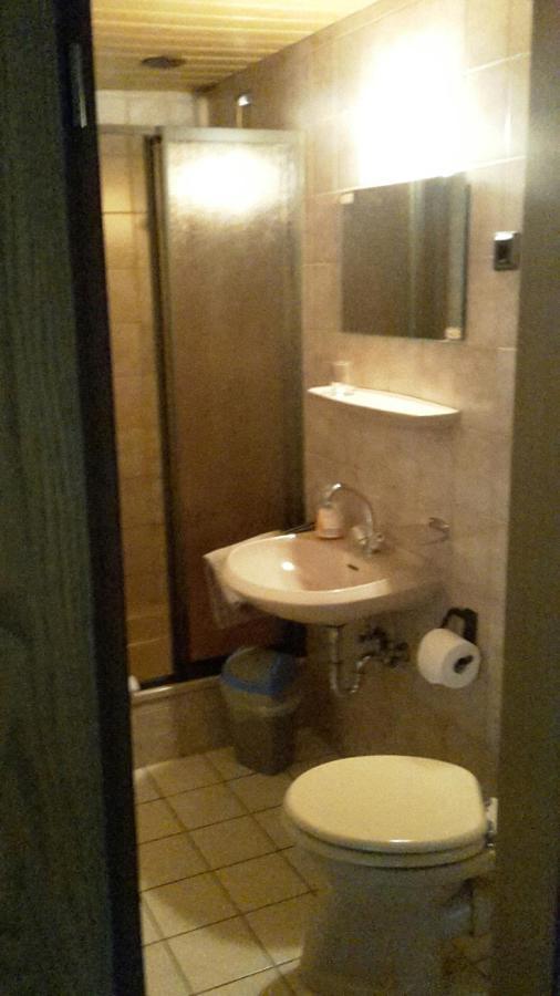Altes Saengerheim Hotel Quierschied Bagian luar foto