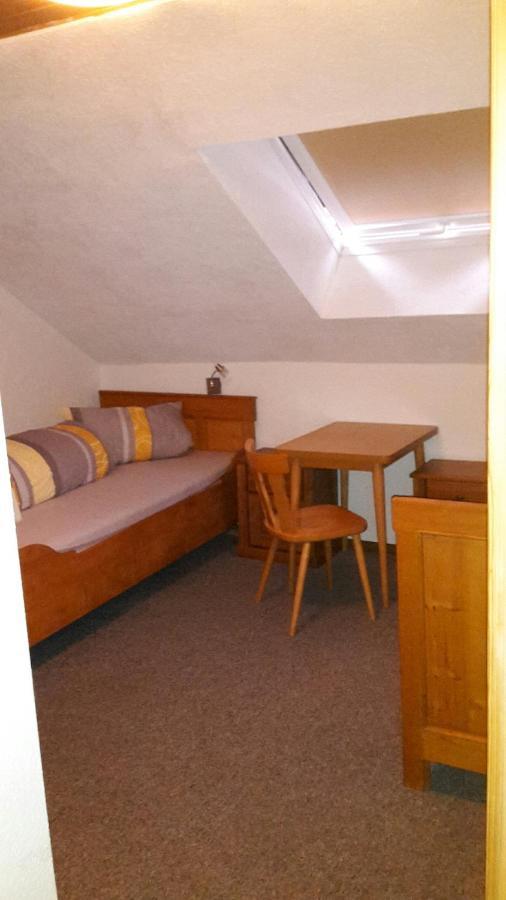 Altes Saengerheim Hotel Quierschied Bagian luar foto