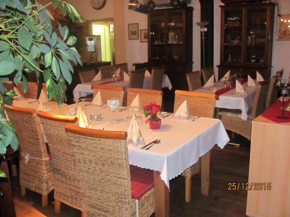 Altes Saengerheim Hotel Quierschied Bagian luar foto